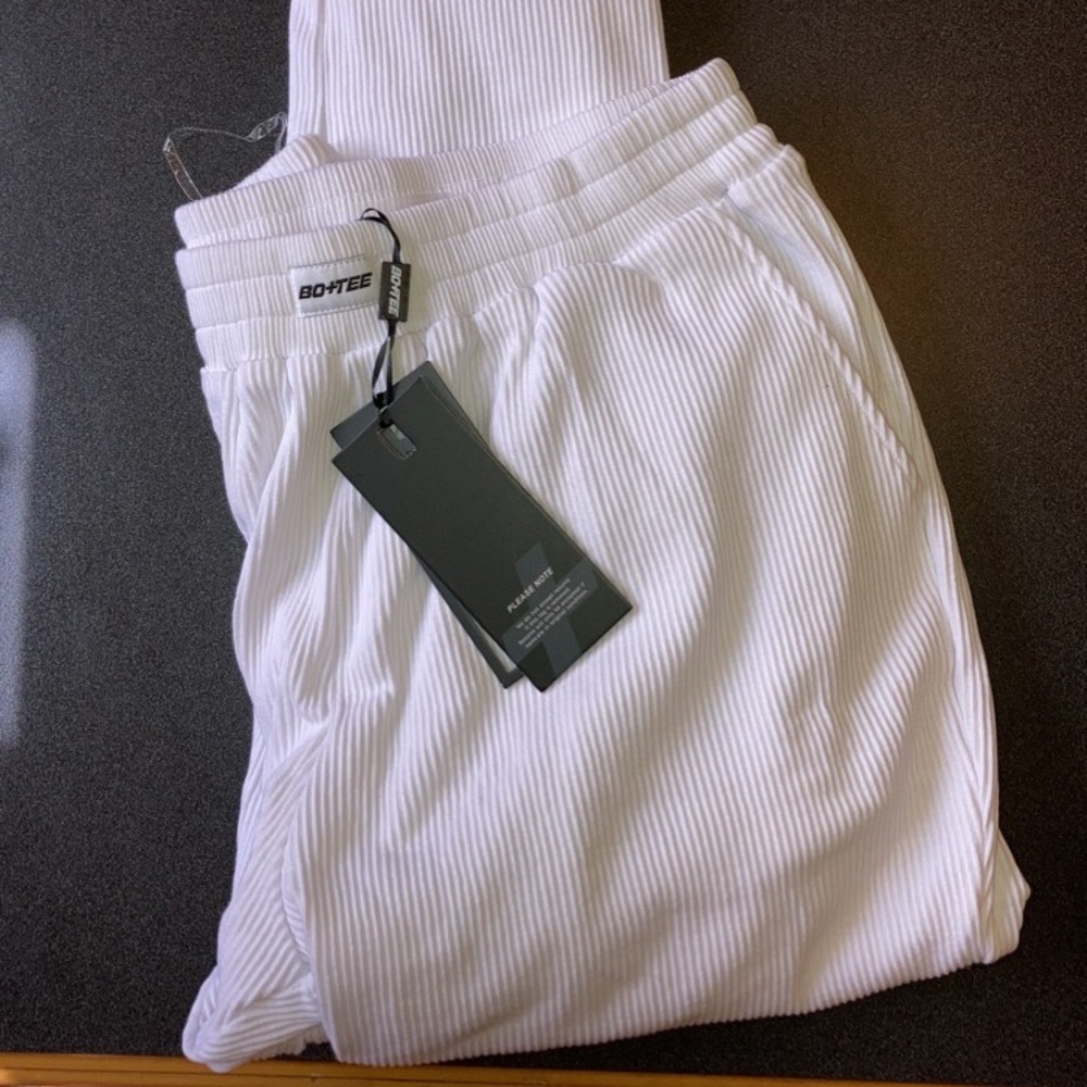 Very soft joggers that are brand new